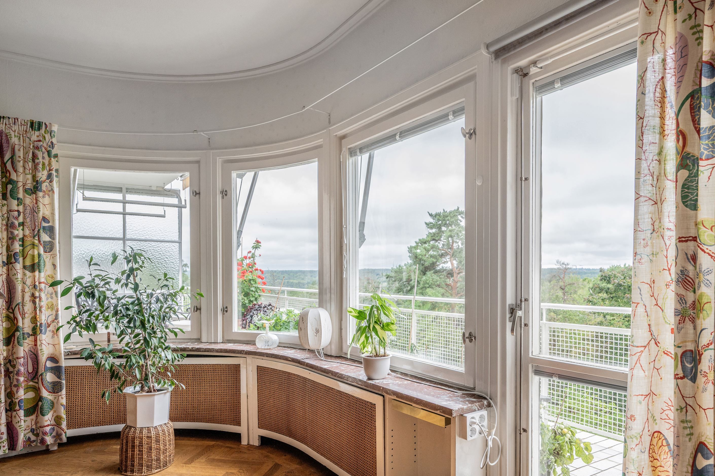 Storslagen vy även  från övre plan