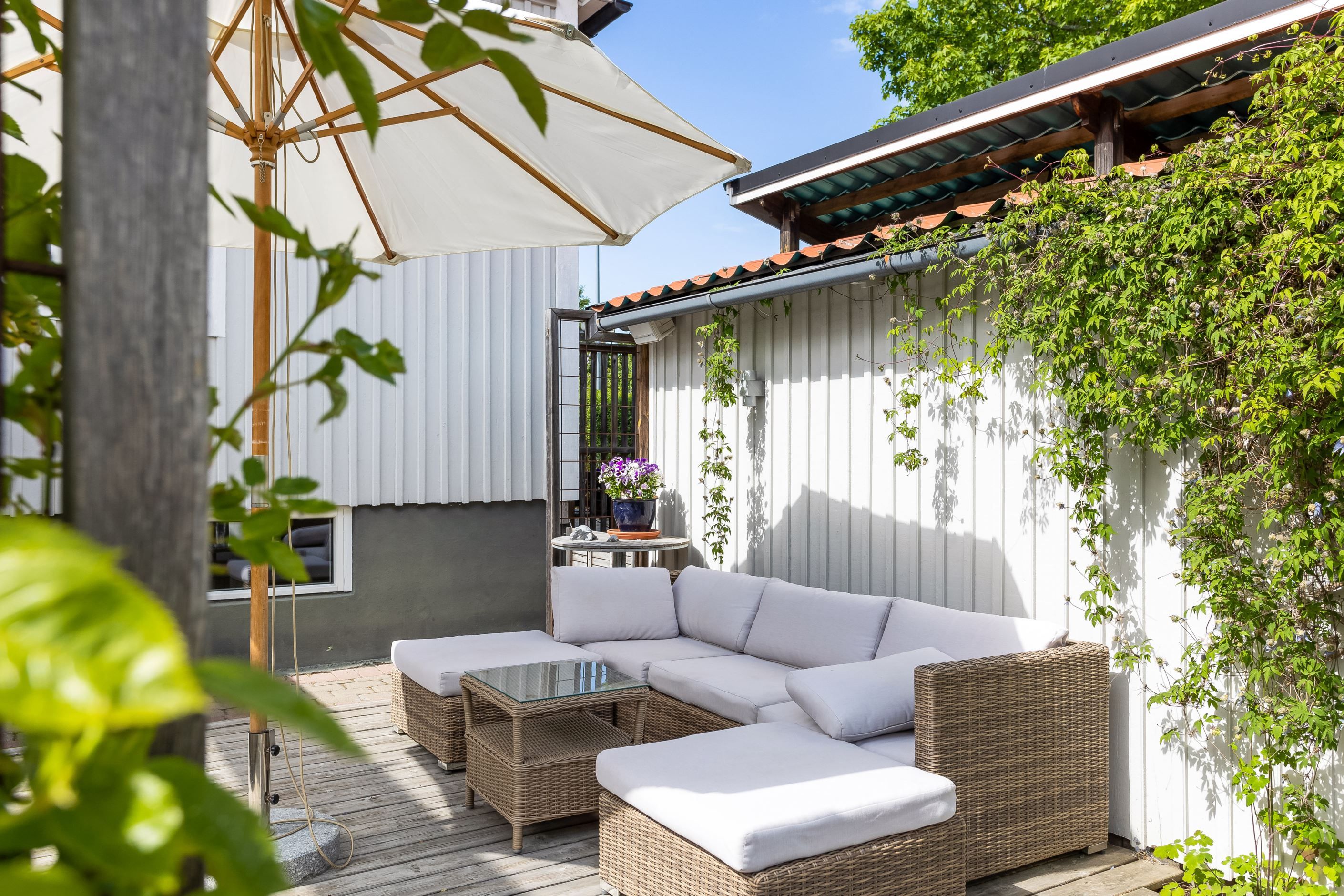 Vindstilla intill carport