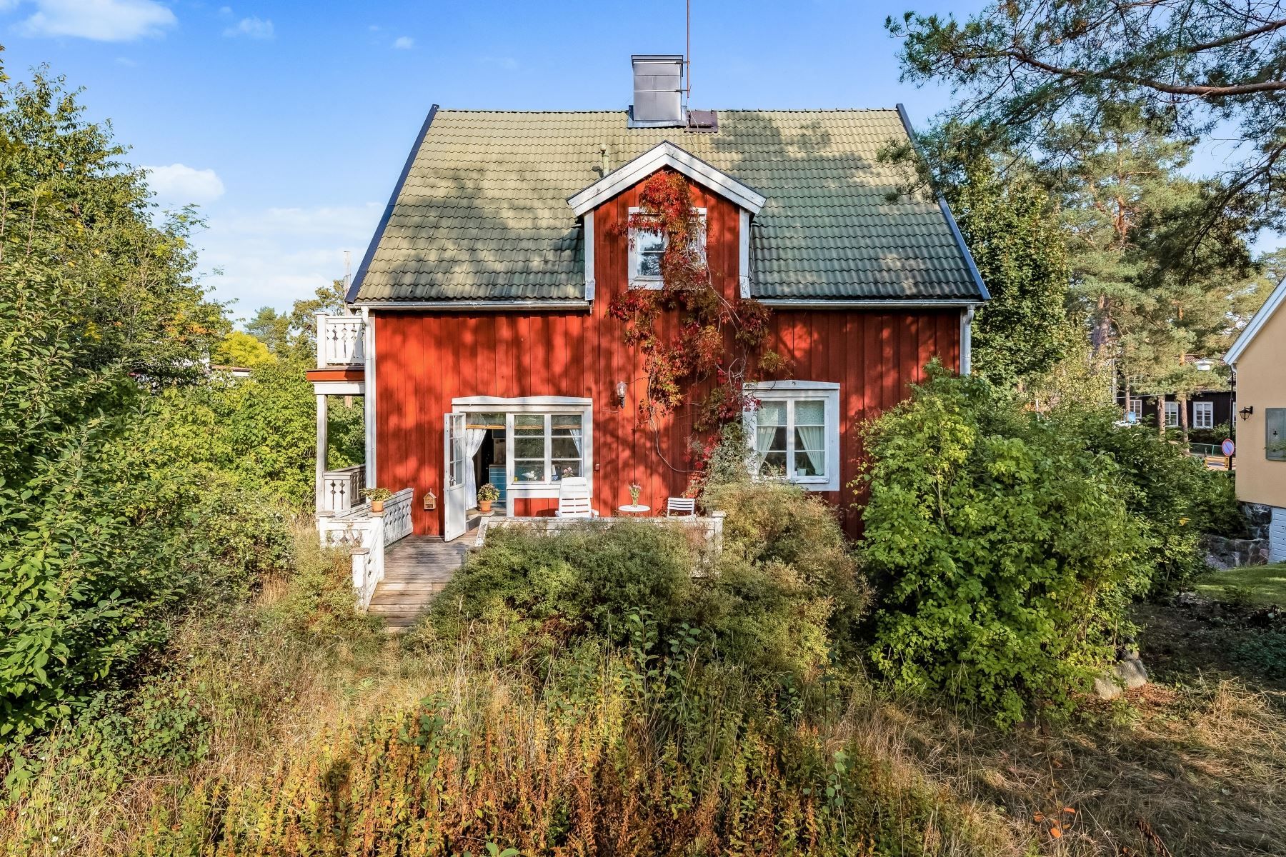 Tidstypisk villa på väl tilltagen tomt i soligt läge