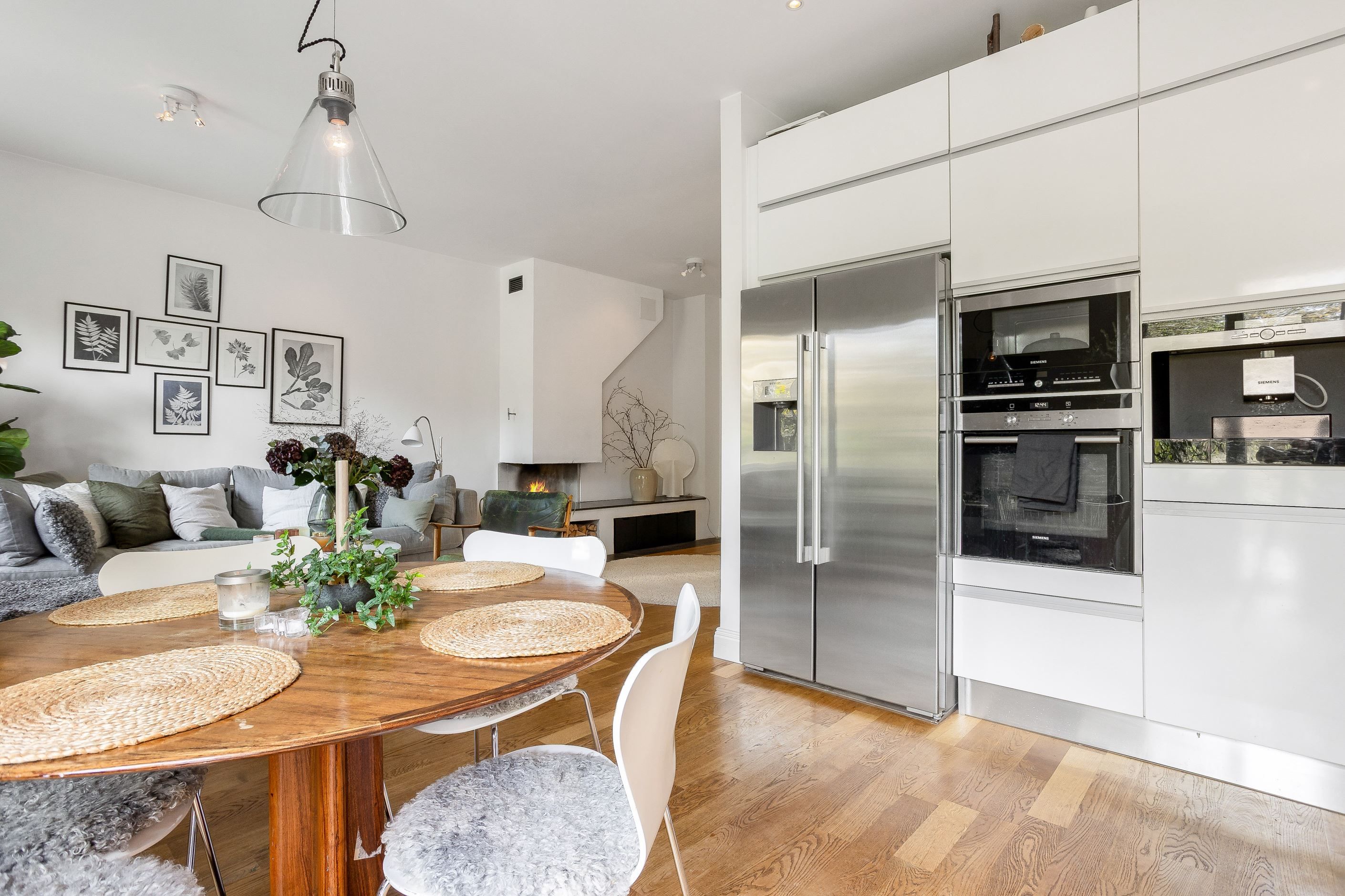 Öppen planlösning ger fin kontakt mellan ytorna