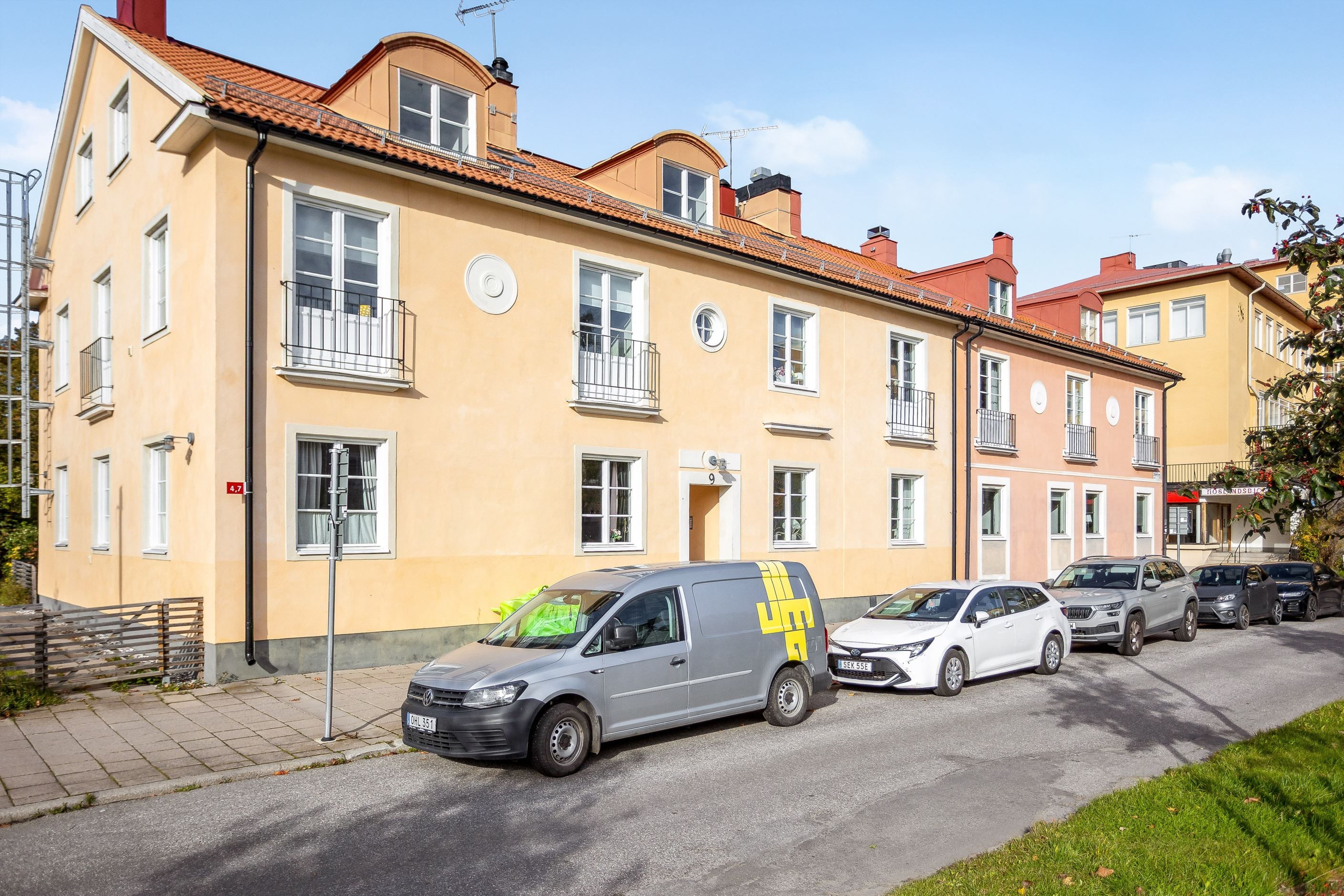 20-talsfastigeht i fint skick på vackra Höglandstorget