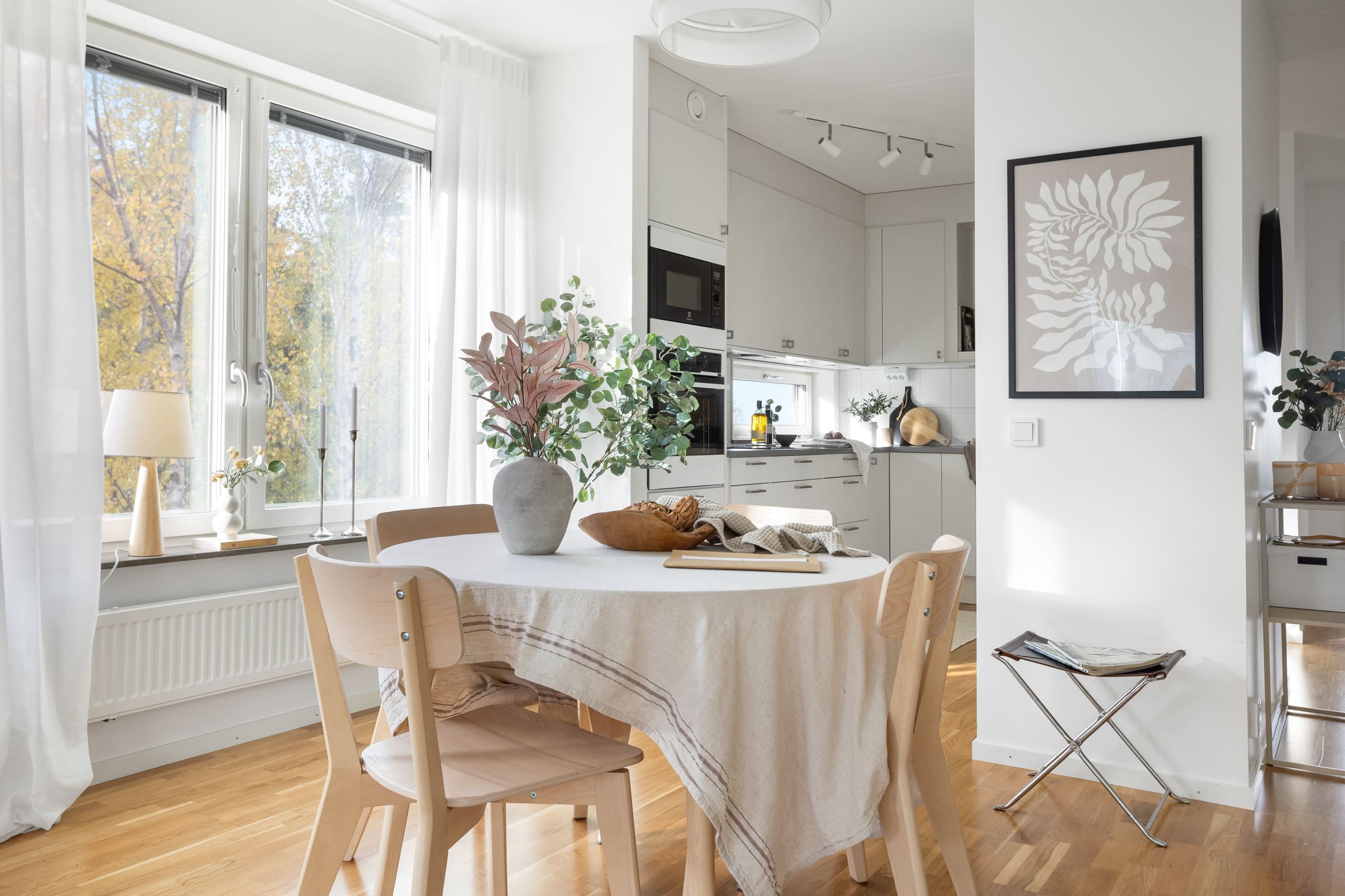 Rymlig yta för matbord