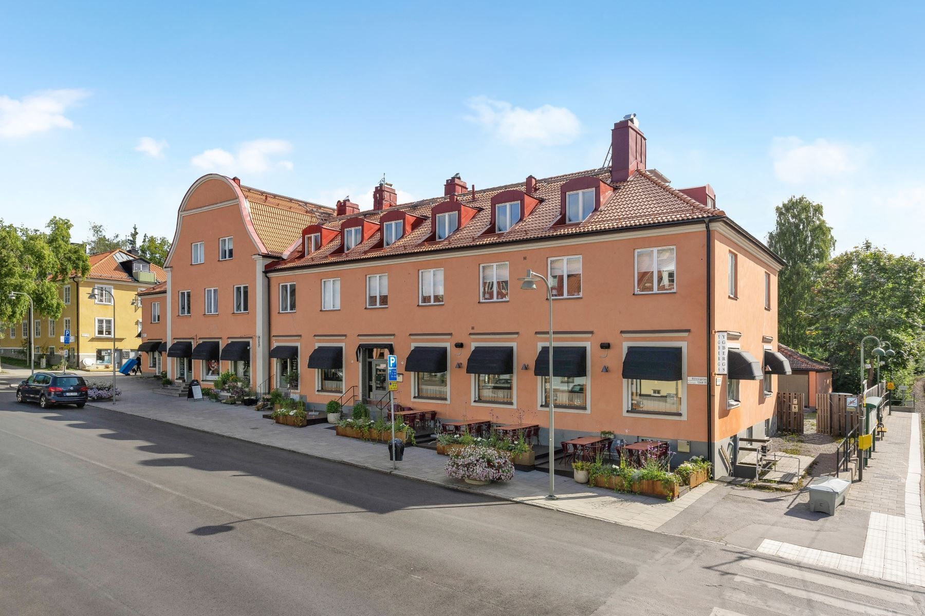 Ålstens Torg med gott om butiker