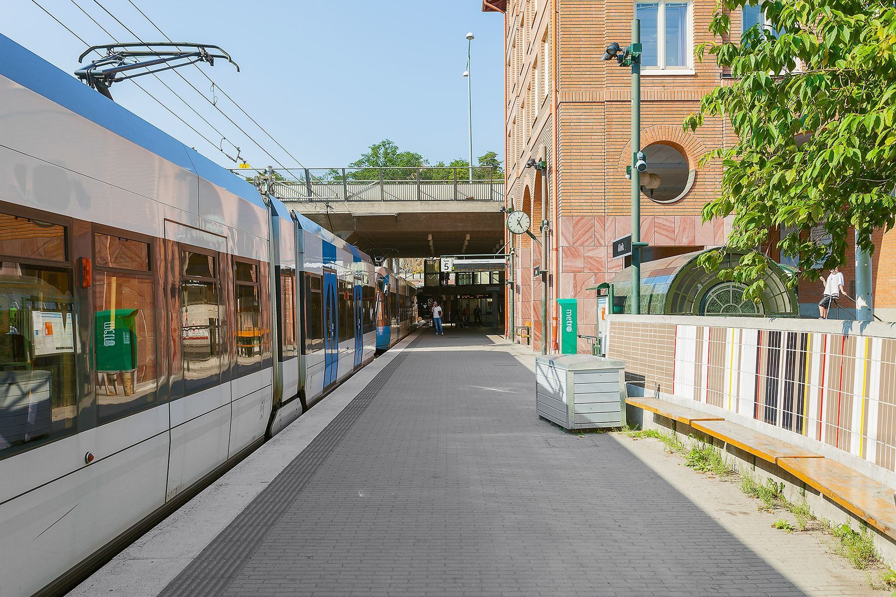 Tvärbanan vid Alviks Torg