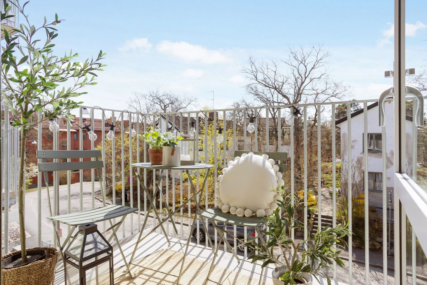 Solig balkong i rakt söderläge