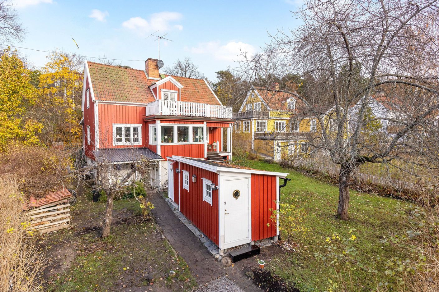 Charmerande 20-talsvilla invid Ålstens Torg