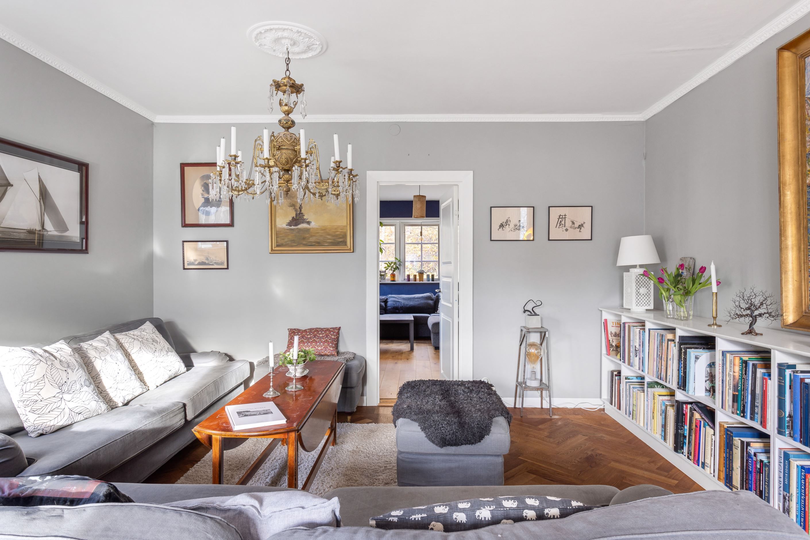 Rum i fil som för dagen utgör extra sovrum med egen entré