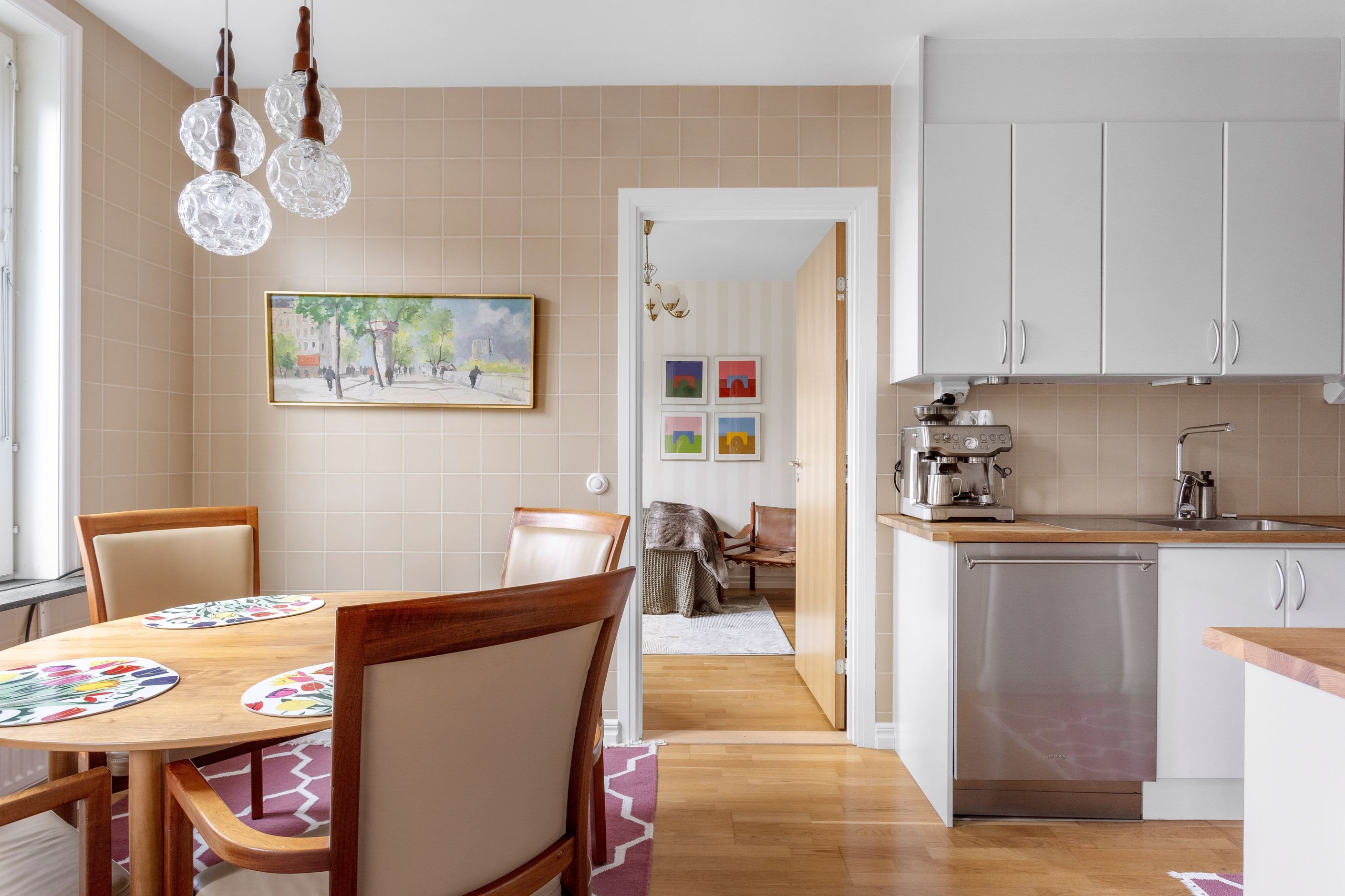 Sovrum/Allrum invid köket