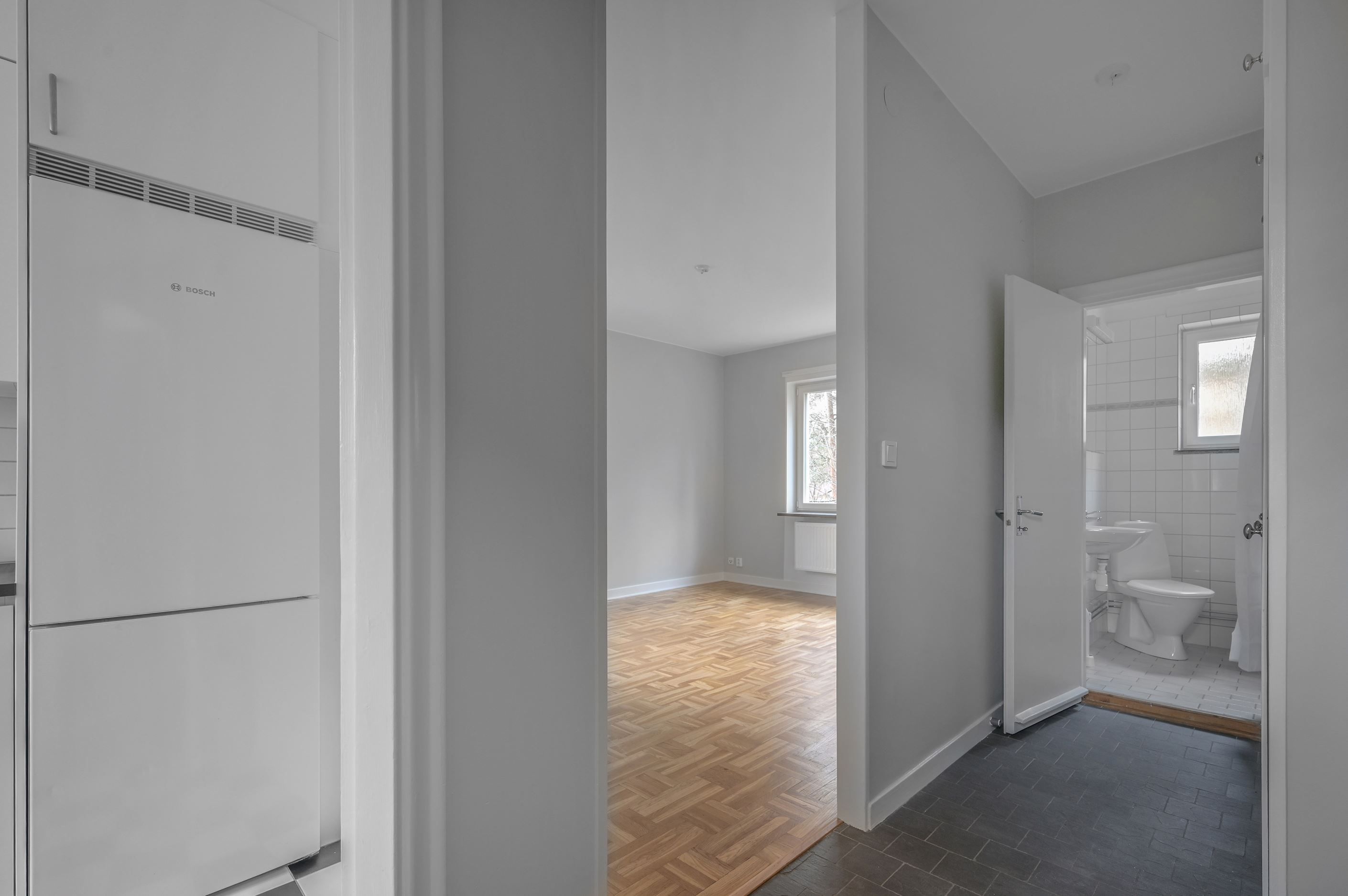 Generös takhöjd genomgående i hela lägenheten