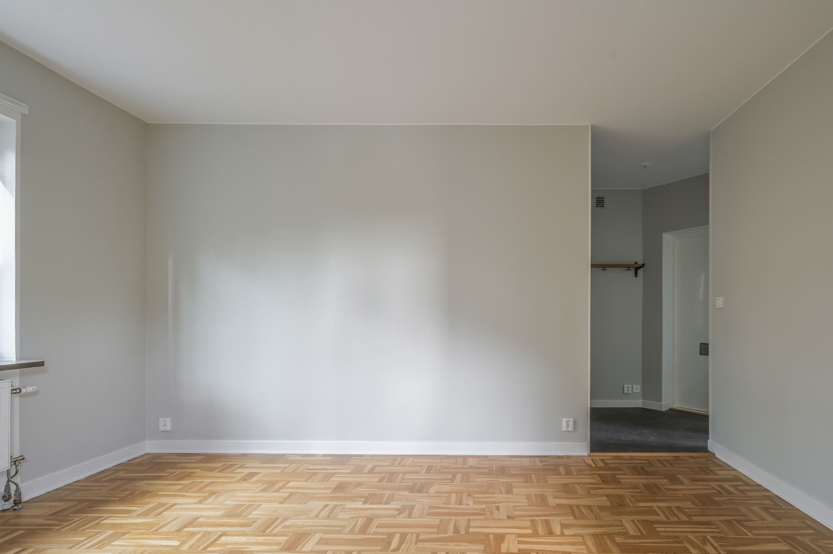 Genomgående nymålade väggar i lägenheten