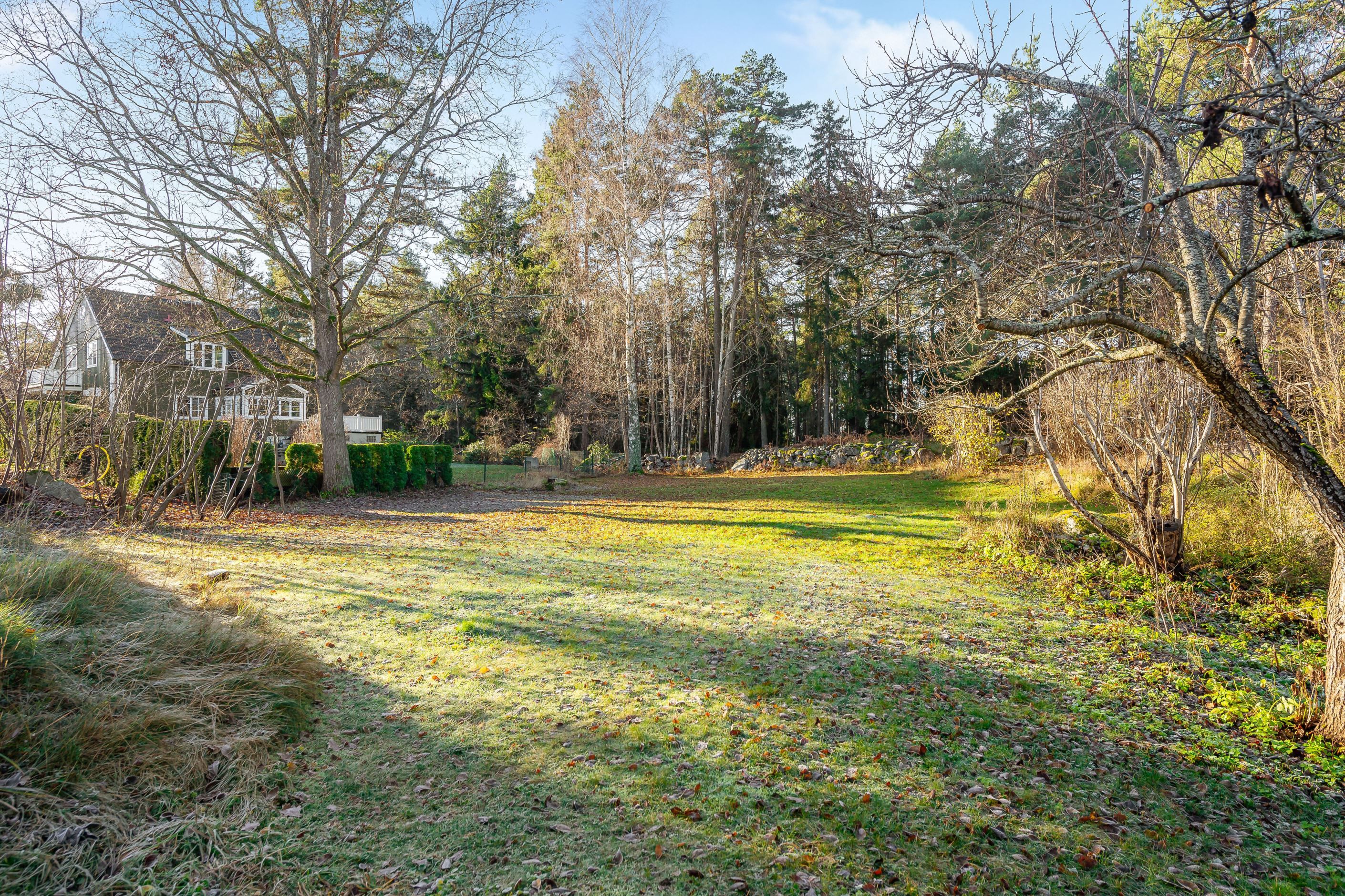 Unik tomt i hjärtat av Smedslätten!