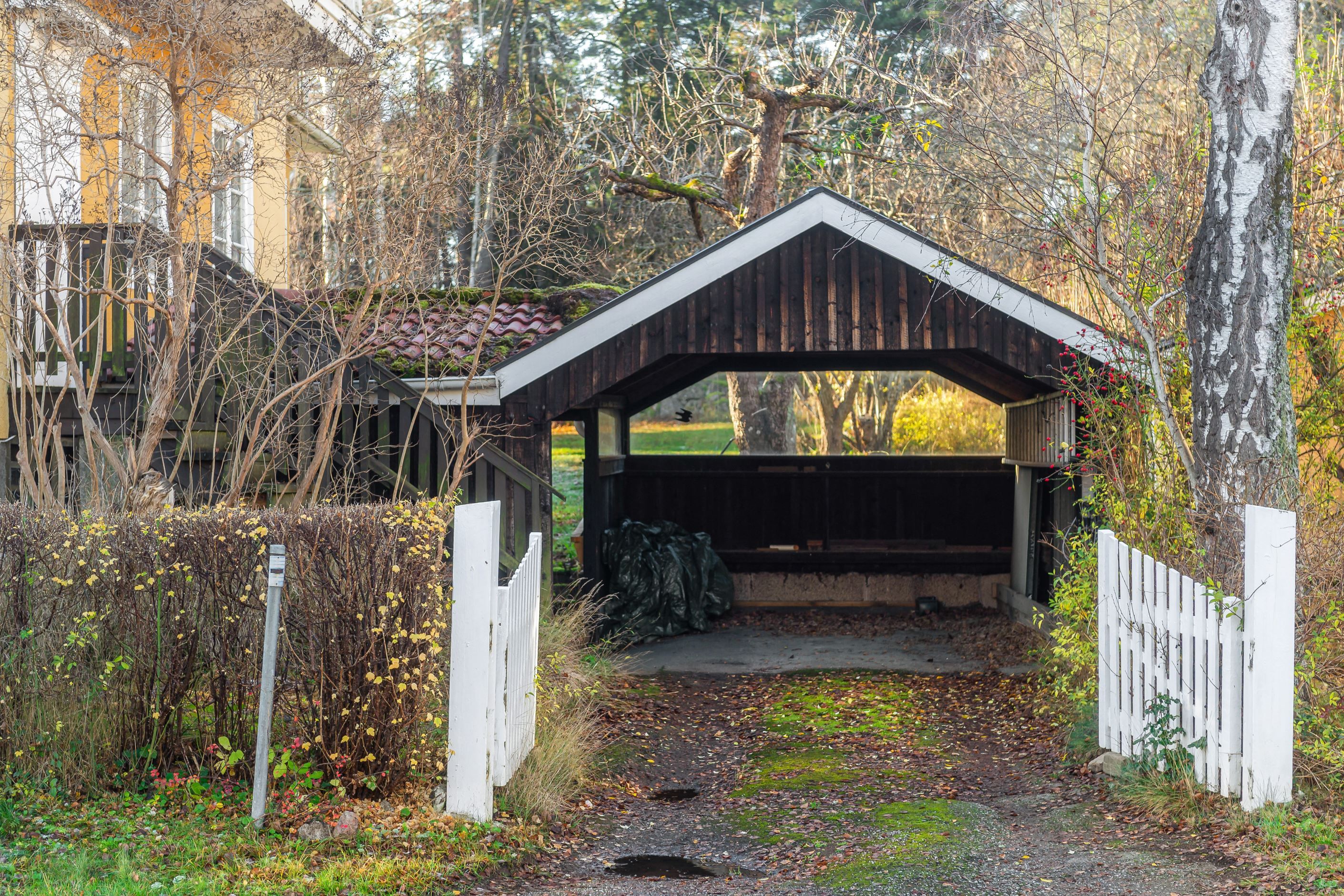 Carport invid köksingång ger en smidig vardag