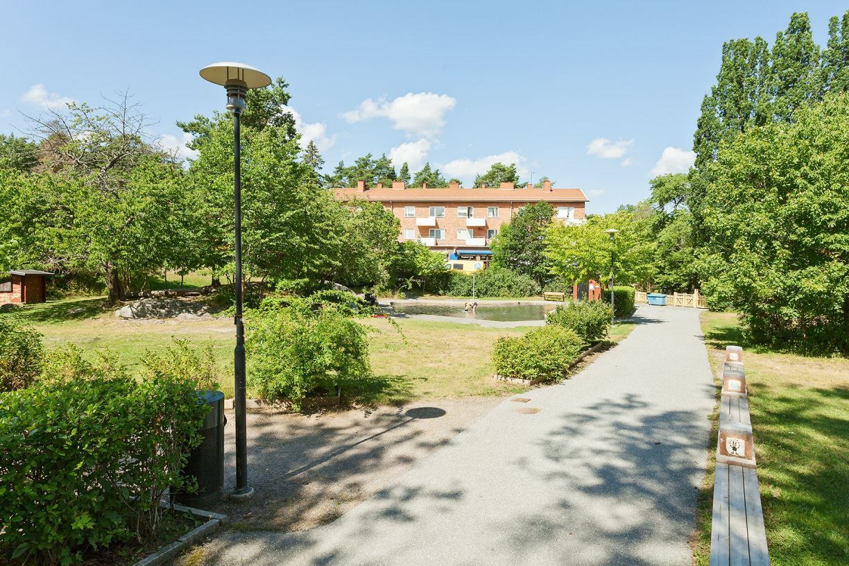 Plaskdamm i närheten