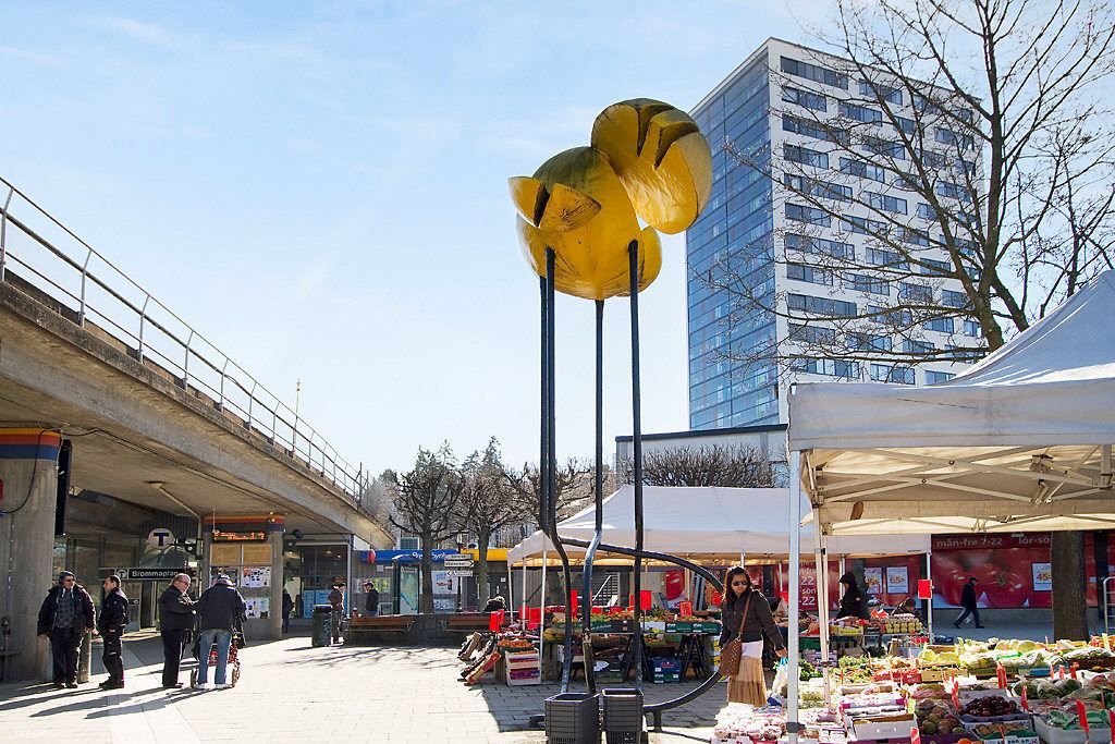 Brommaplan med T-bana, butiker och närservice