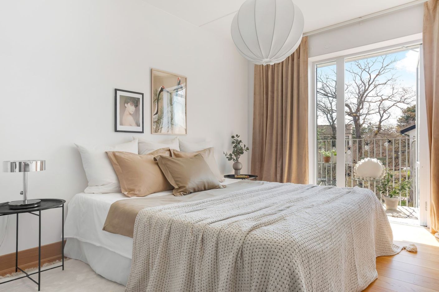 Sovrum med utgång till den fantastiska balkongen