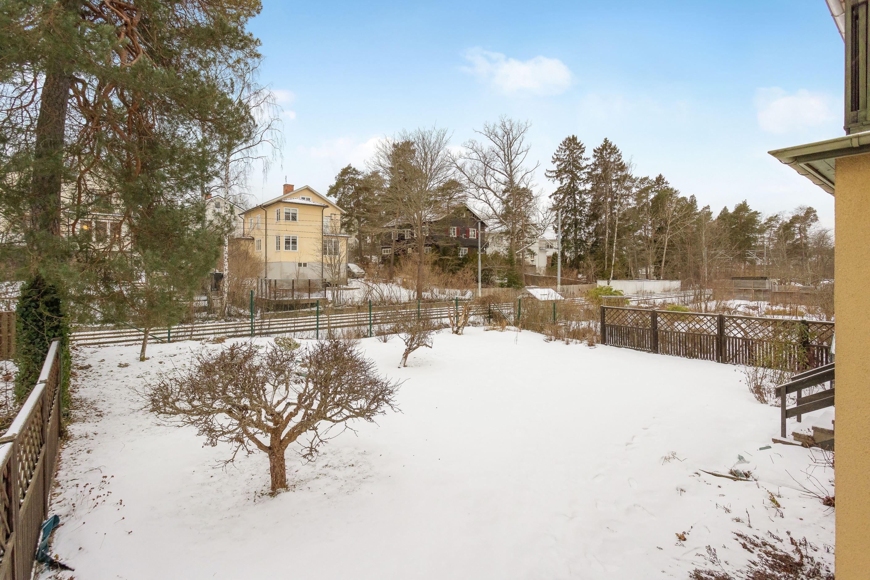 Lättskött tom i bästa väderstreck - snart grönskar den vackert!