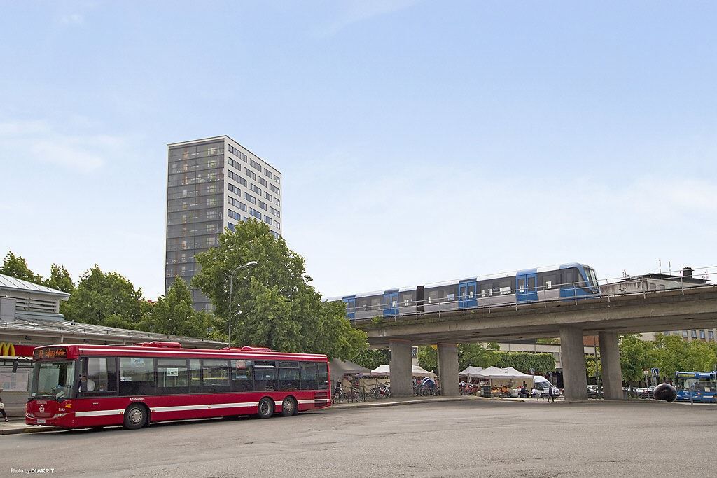 Brommaplan med såväl T-bana som bussar