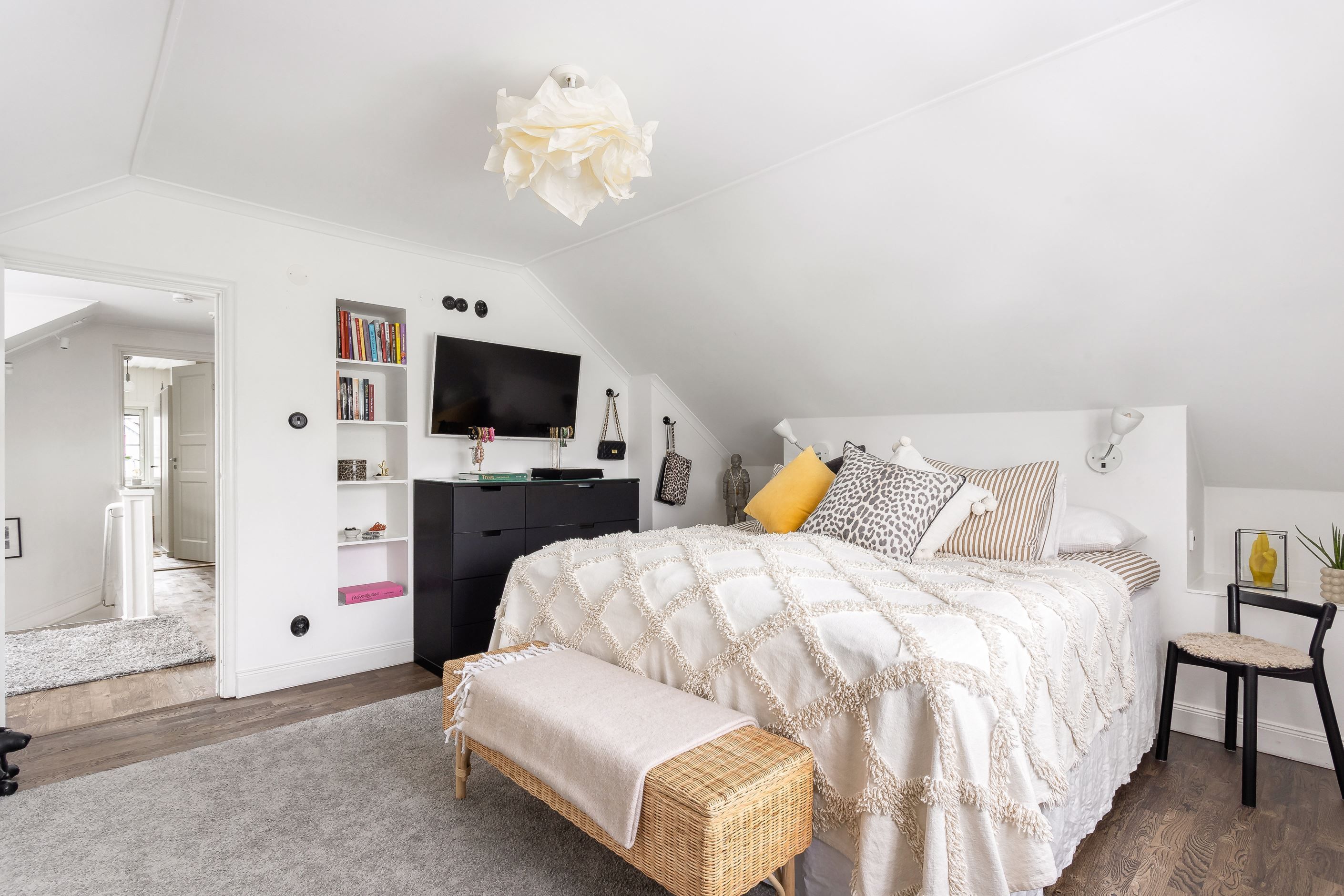 Tre bra sovrum samt gott om förvaring på övre plan