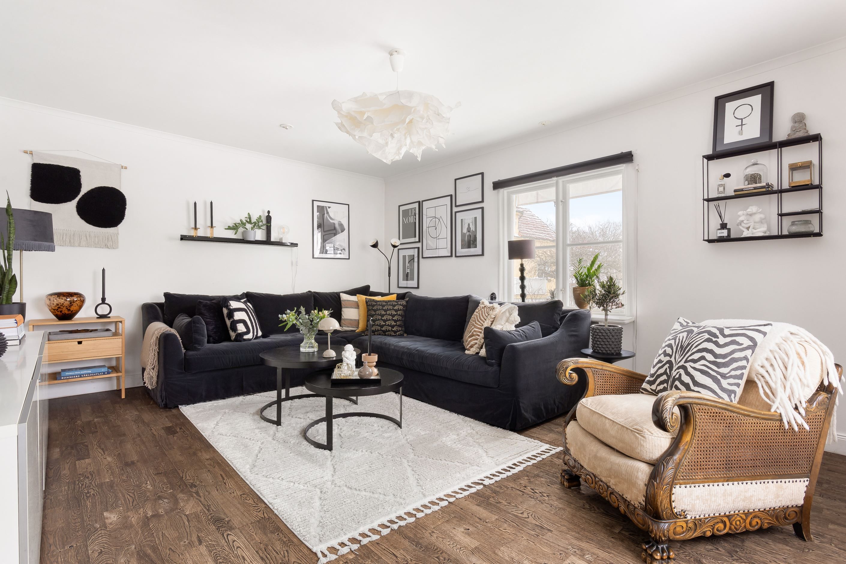 Sällskapsytan med rum i fil