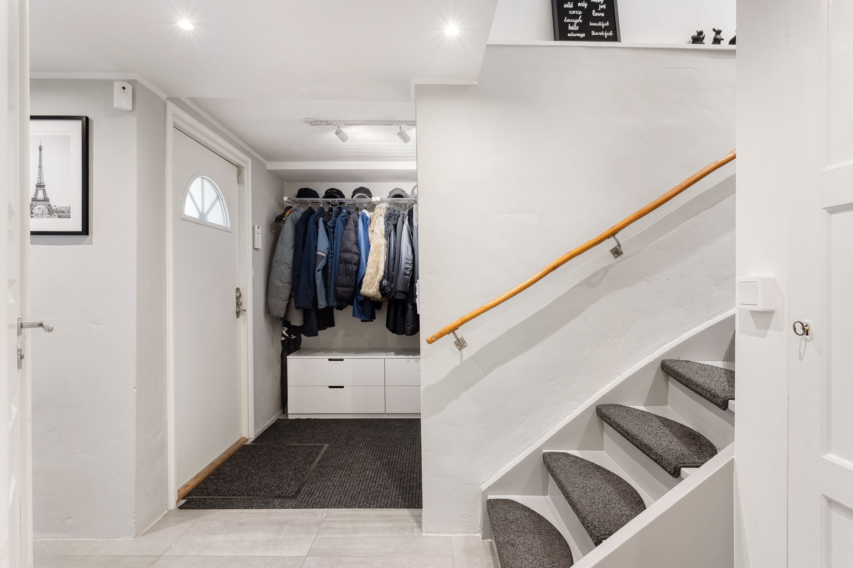 Inredd och totalrenoverad källarvåning