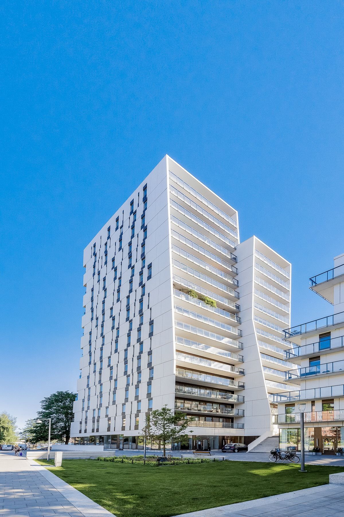 Alviks Torn mot en sommarblå himmel