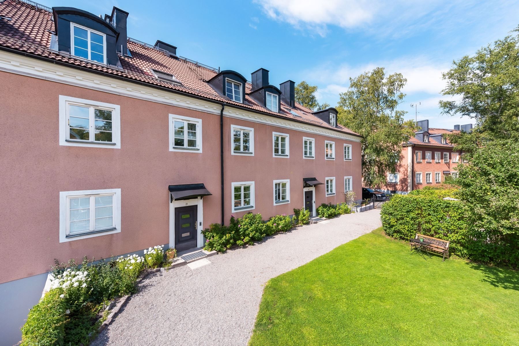 Vacker fasad på fastigheten från 1925