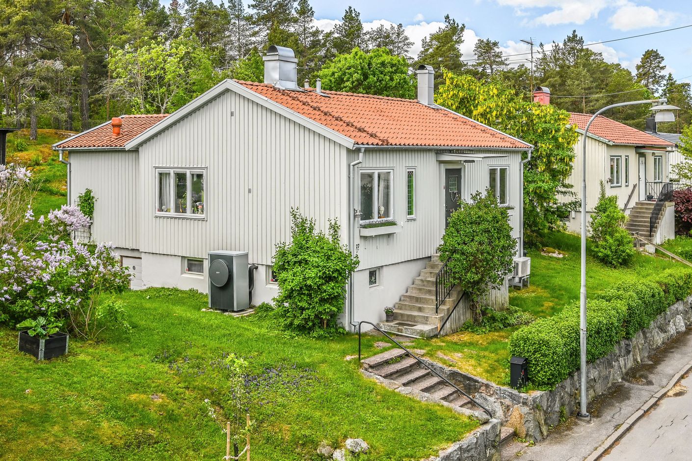 Välhållen Ålstensvilla i lugna barnvänliga kvarter