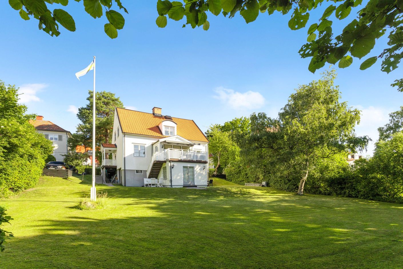 Klassiskt vacker 20-talsvilla på mycket eftersökt adress