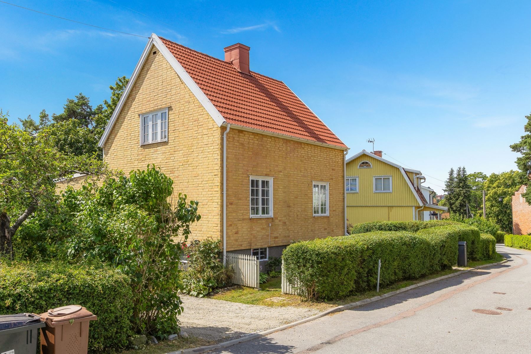 Bilplatser på tomten