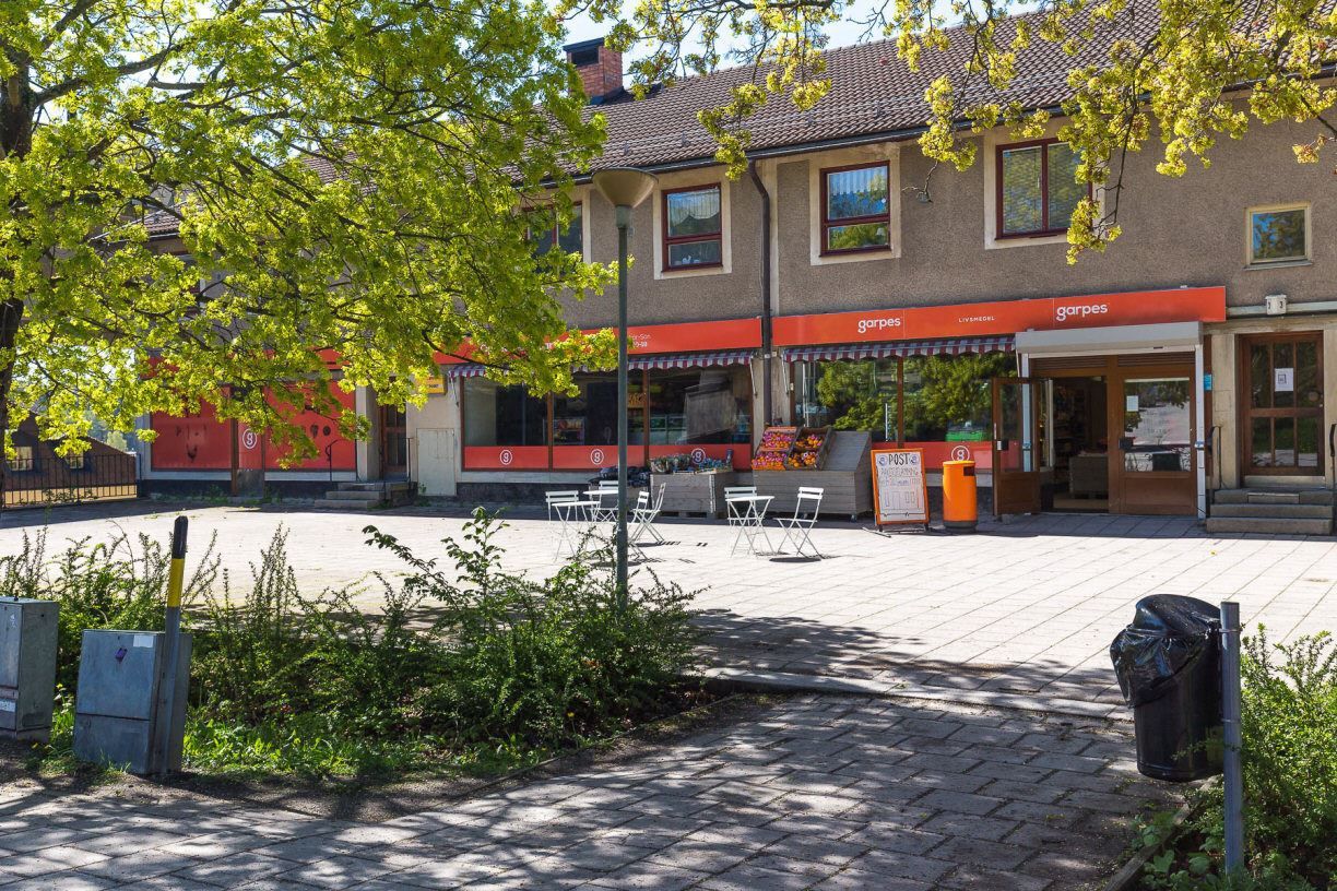 Garpes livs, kort avstånd från huset