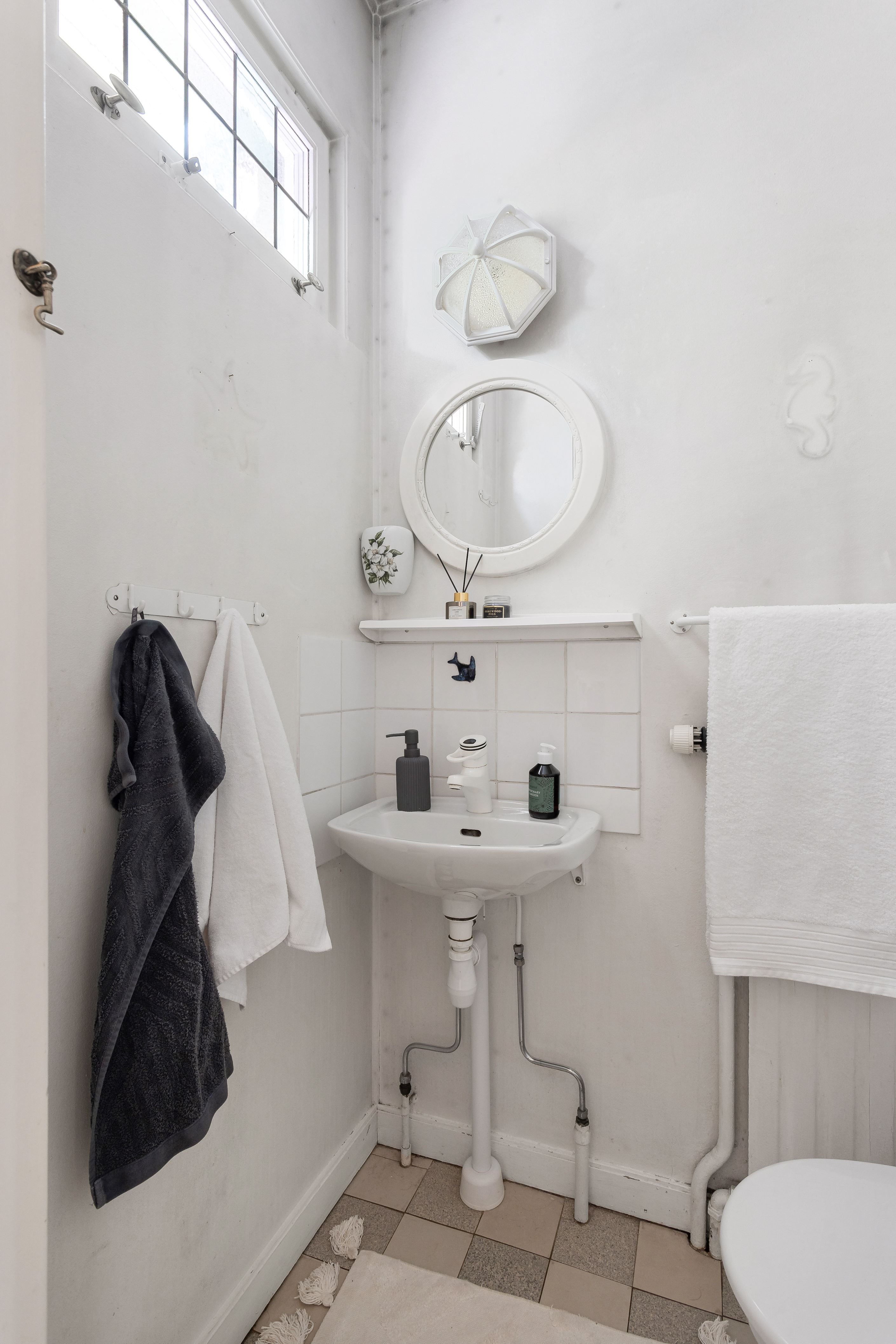 Praktisk gäst-wc på entréplan