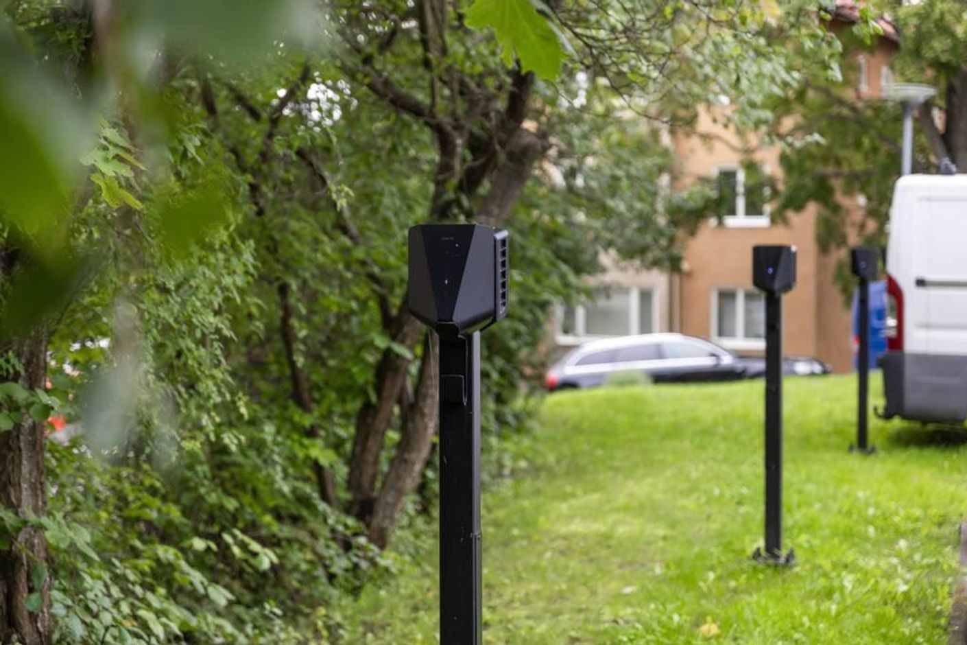 Laddstolpar på föreningsparkering