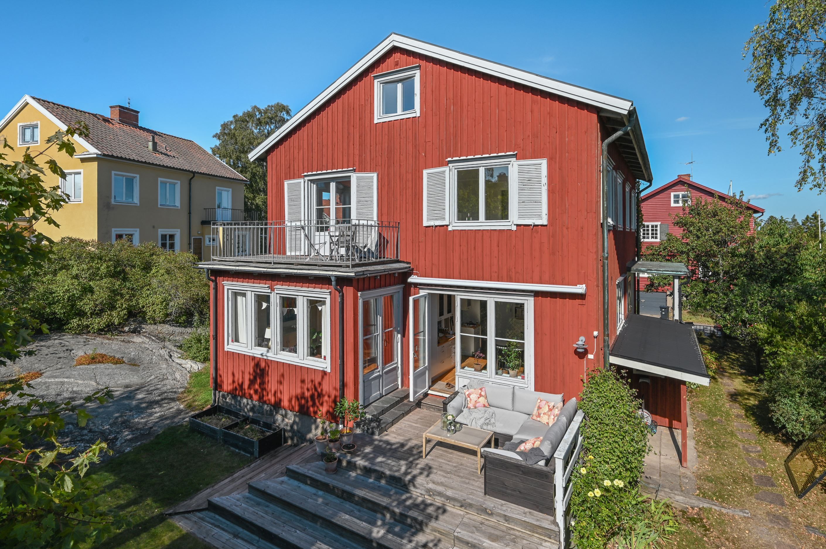 Stilfull 30-talsvilla i mycket fint skick - en bekymmersfri och välbelägen familjevilla
