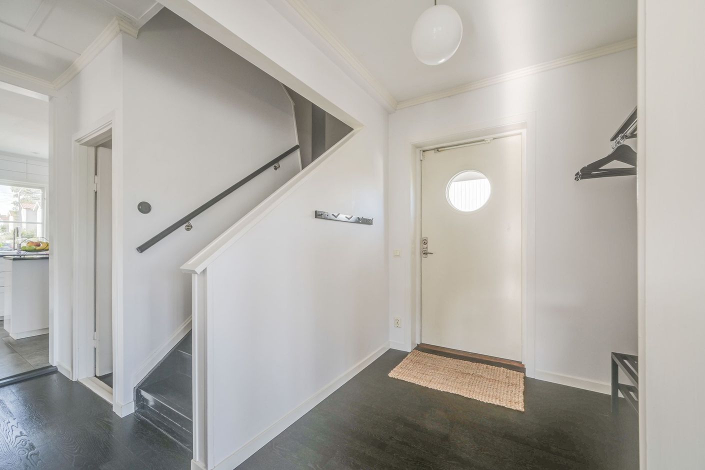 Entréhall med trapphus