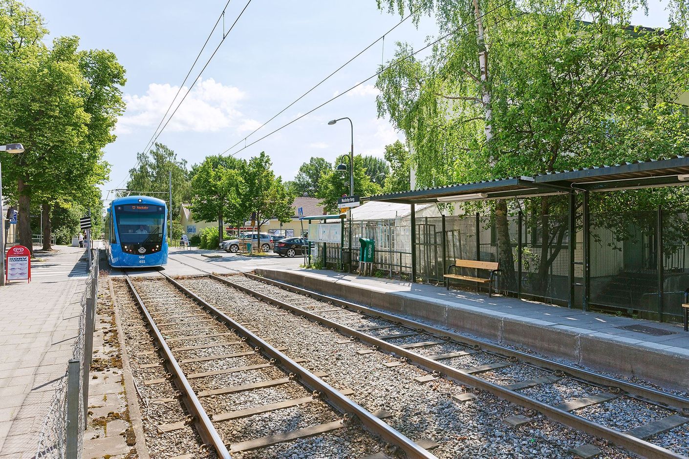 Nockeby Torg med spårvagn mot alvik