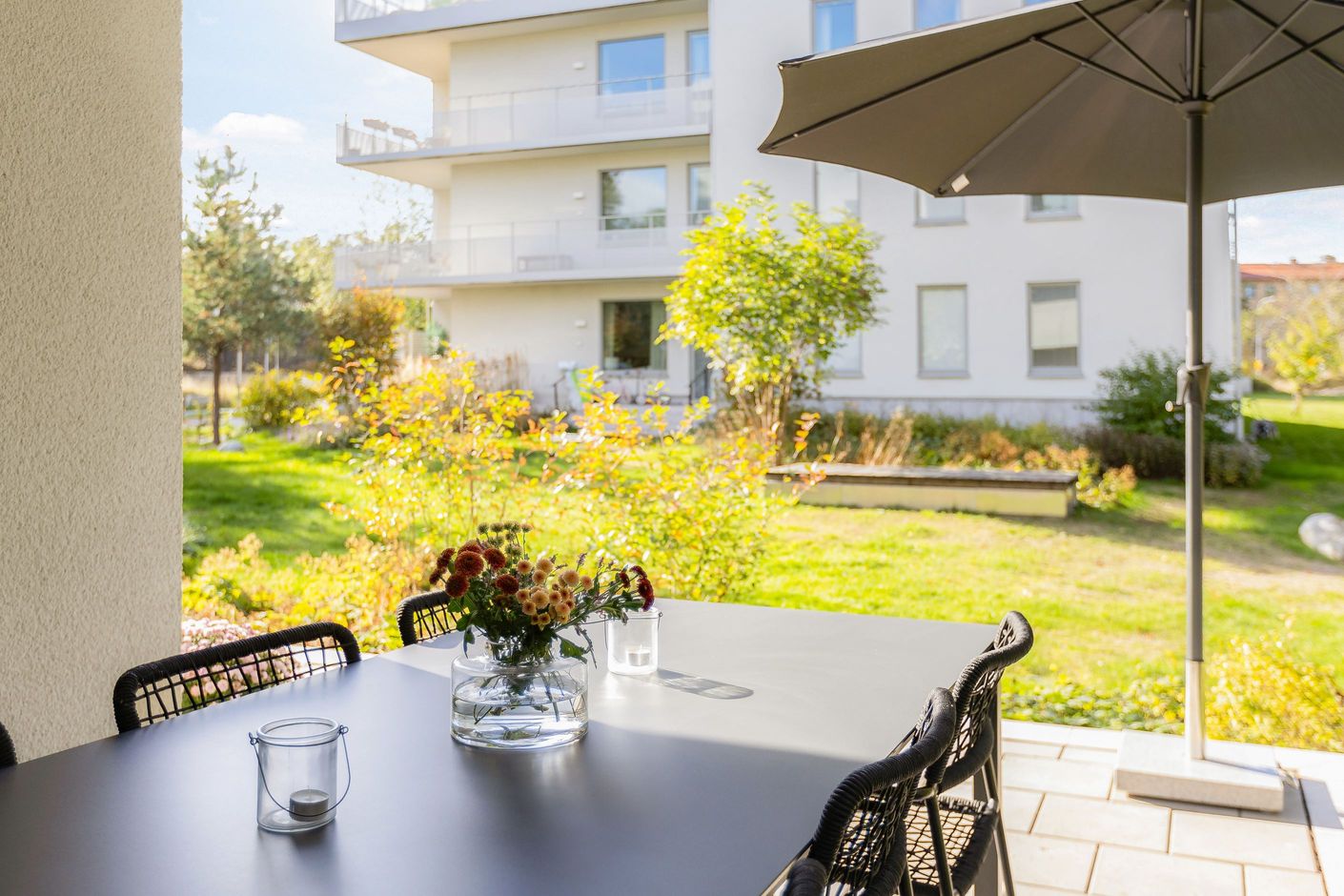 Plats för ett stort middagssällskap i kvällssolen