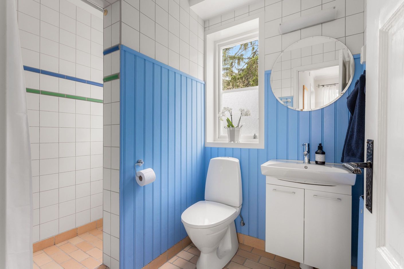 Ytterligare WC samt en dusch på entréplan