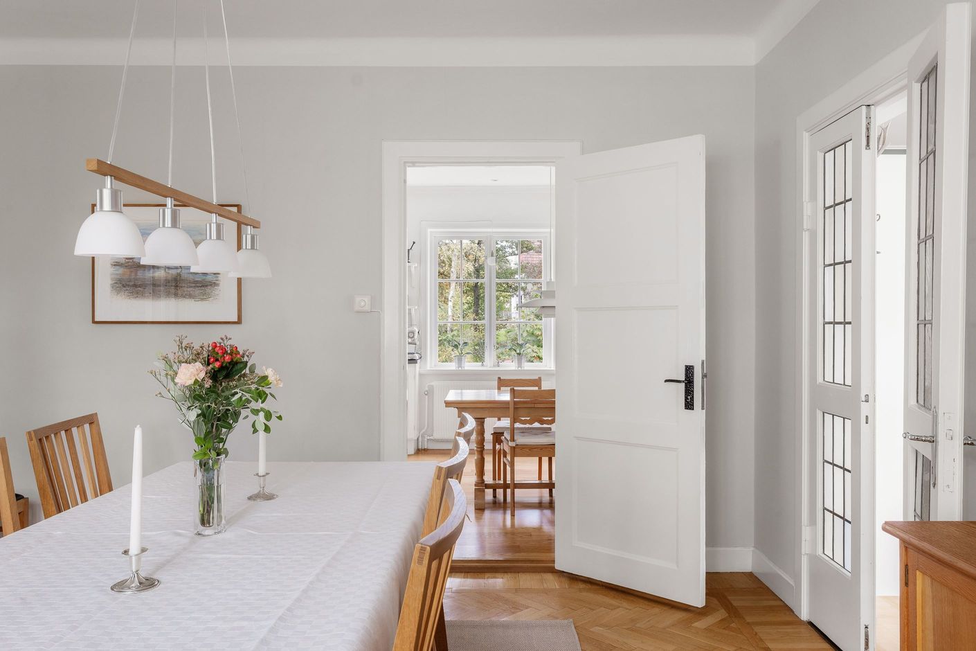 Matsalsdel som rymmer både familj och vänner