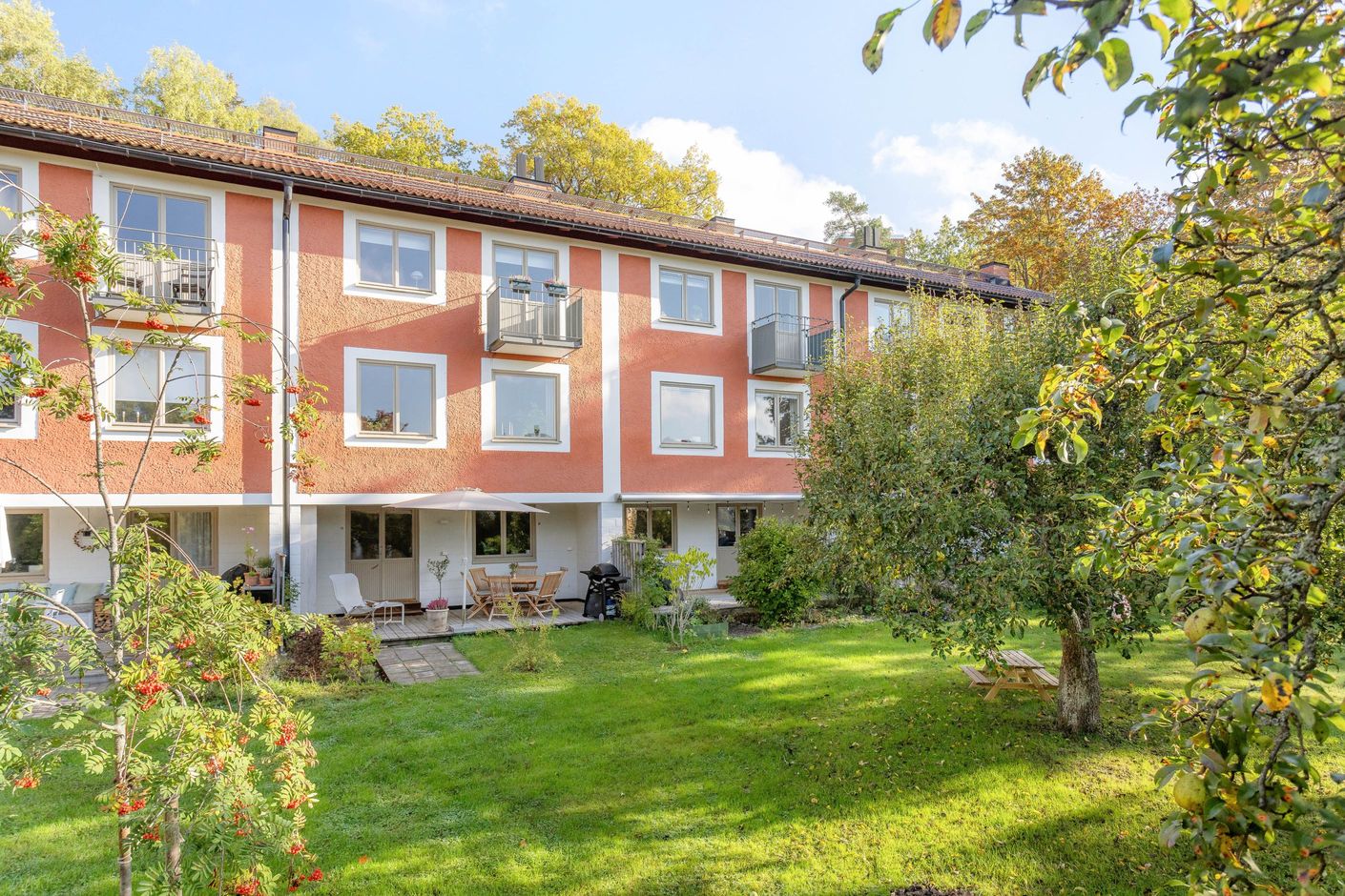 Charmigt radhus med bästa solläge!