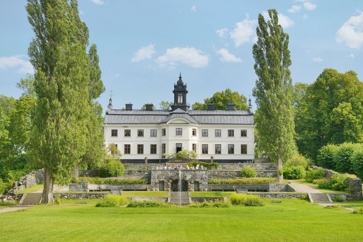 Kaggeholms slott med vacker trädgård