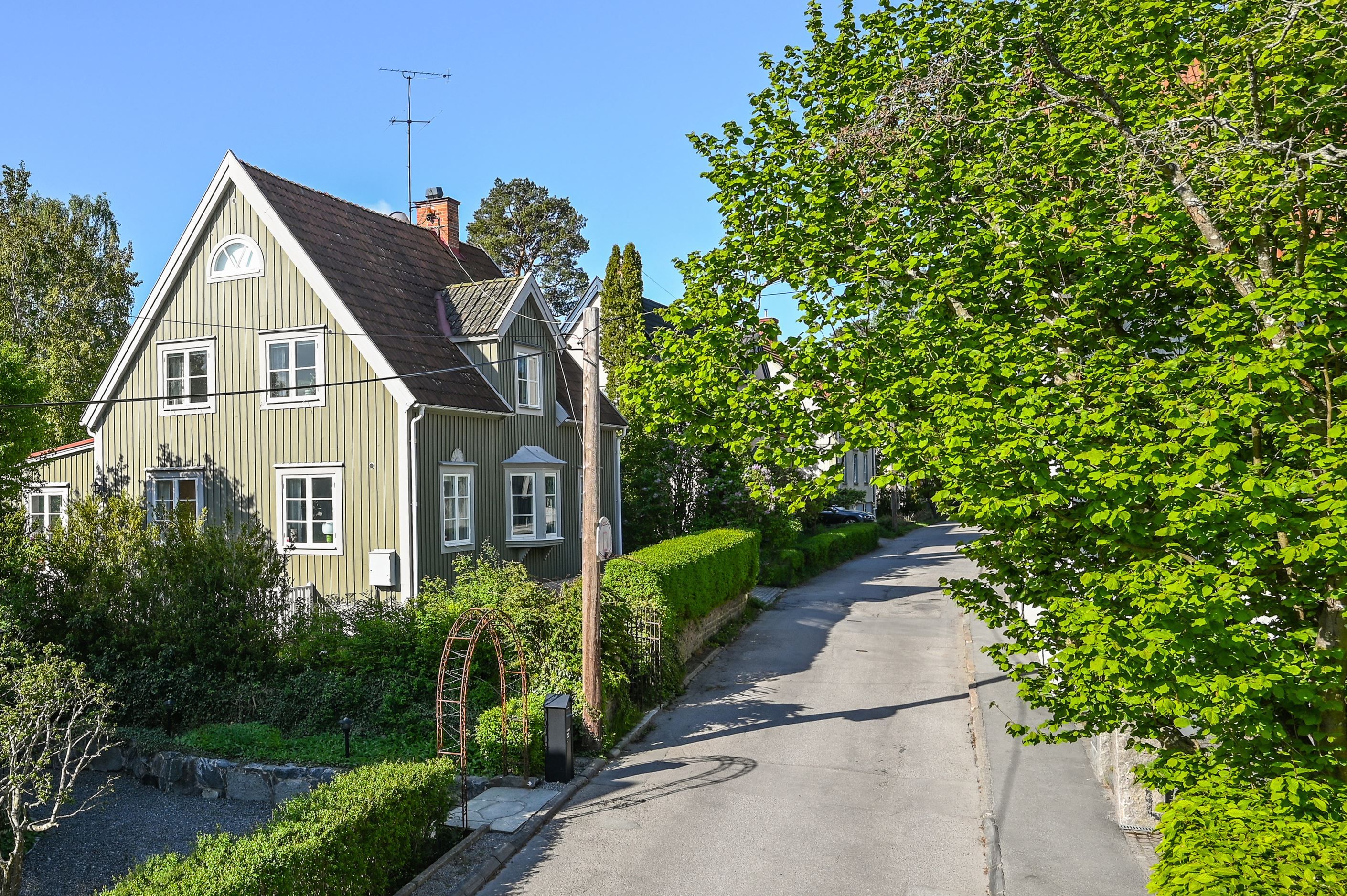 Stilfull och påkostad Smedslättsvilla i absolut toppskick - bara att flytta rakt in...