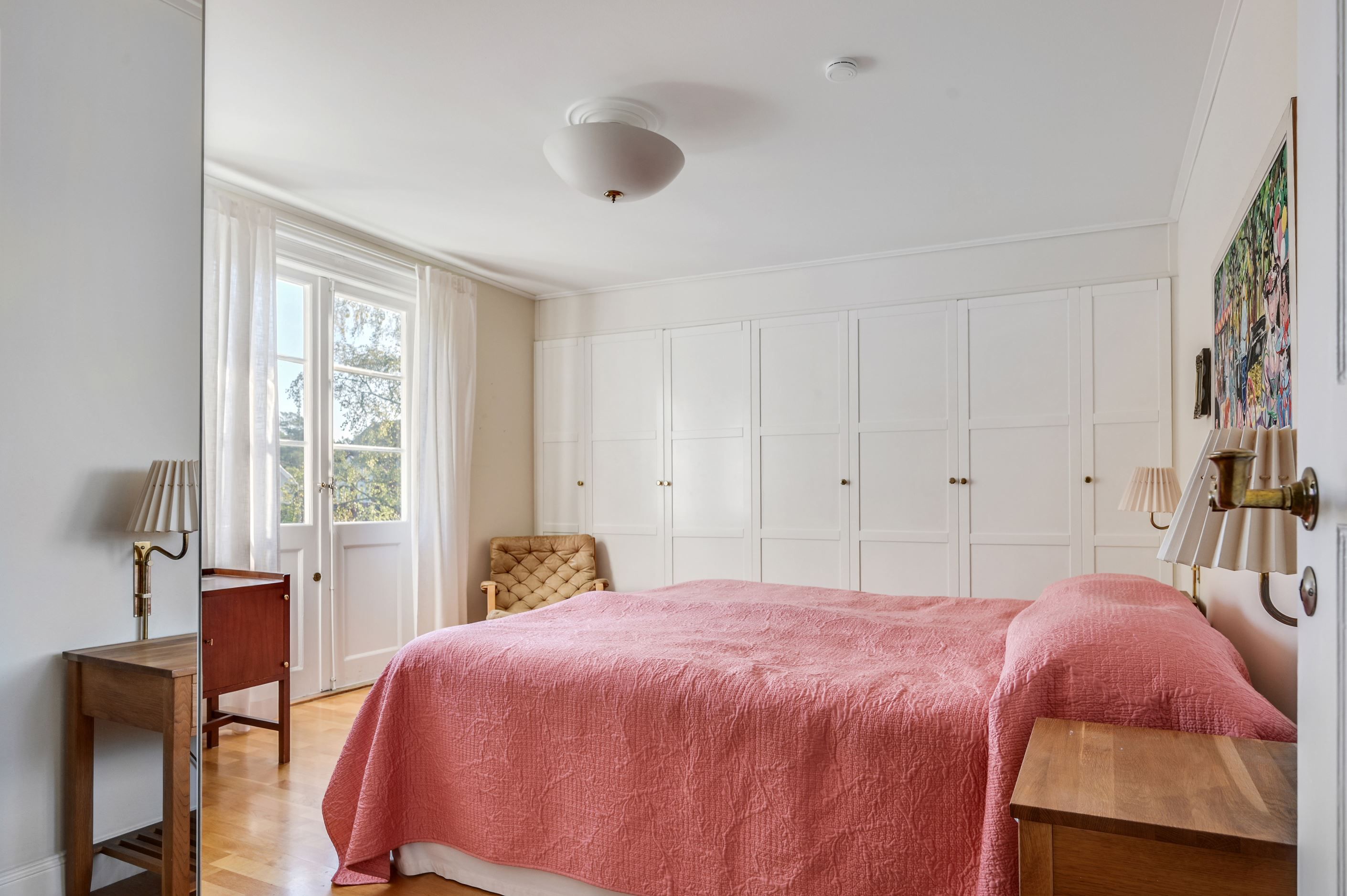 Inbyggda garderober i master bedroom