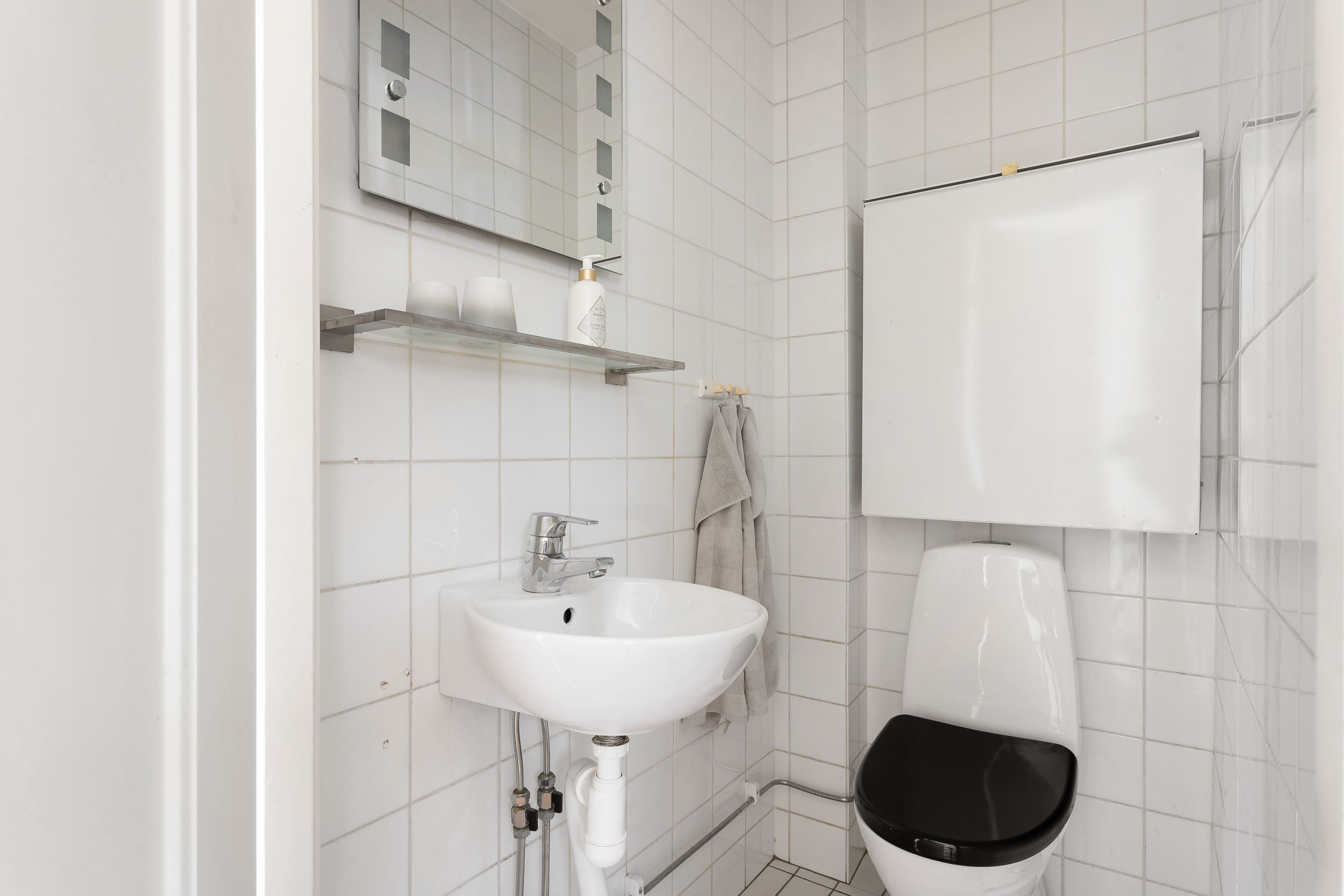 Gäst-WC samt badrum på entréplan