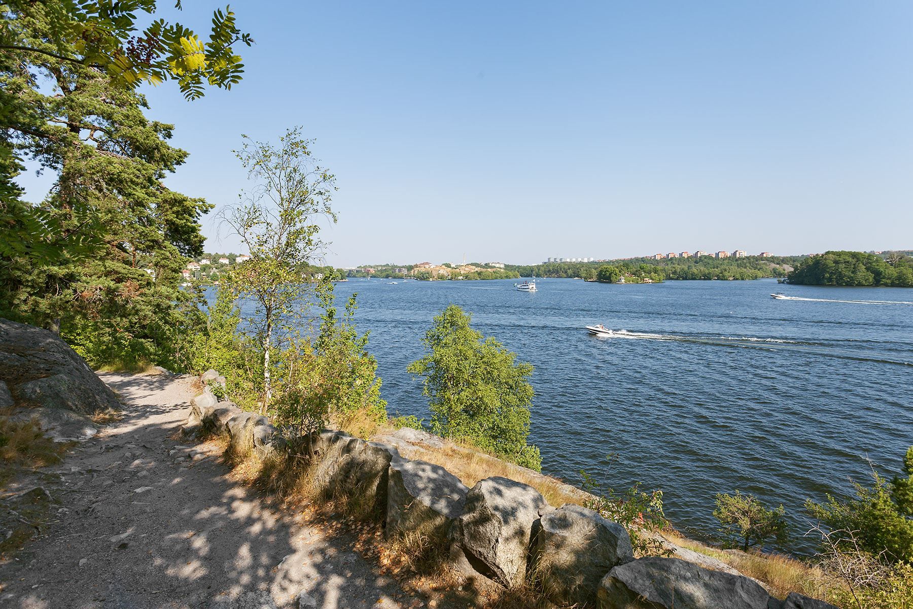 Mälaren med joggingslingor och promenadvägar