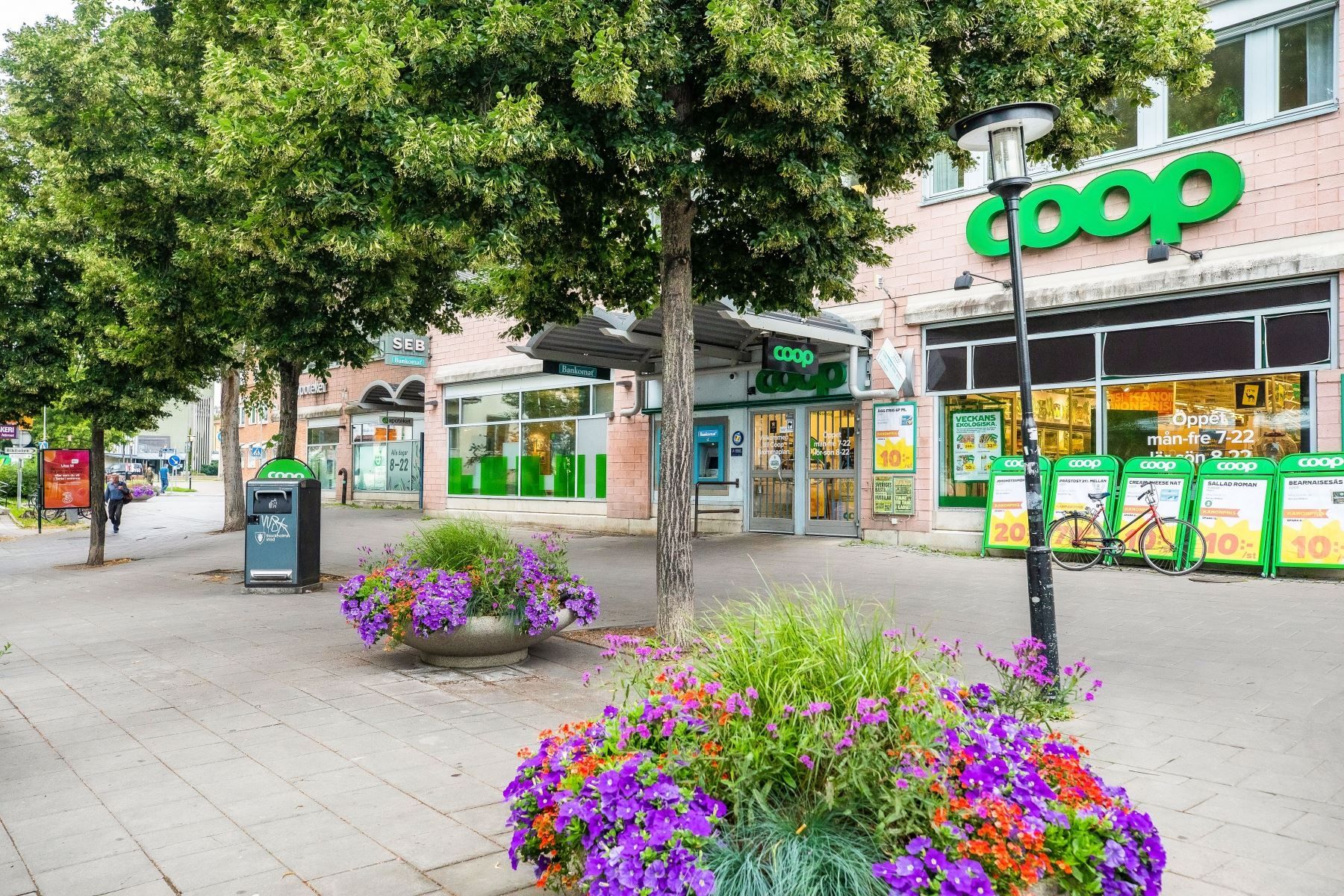 Gott om butiker vid Brommaplan