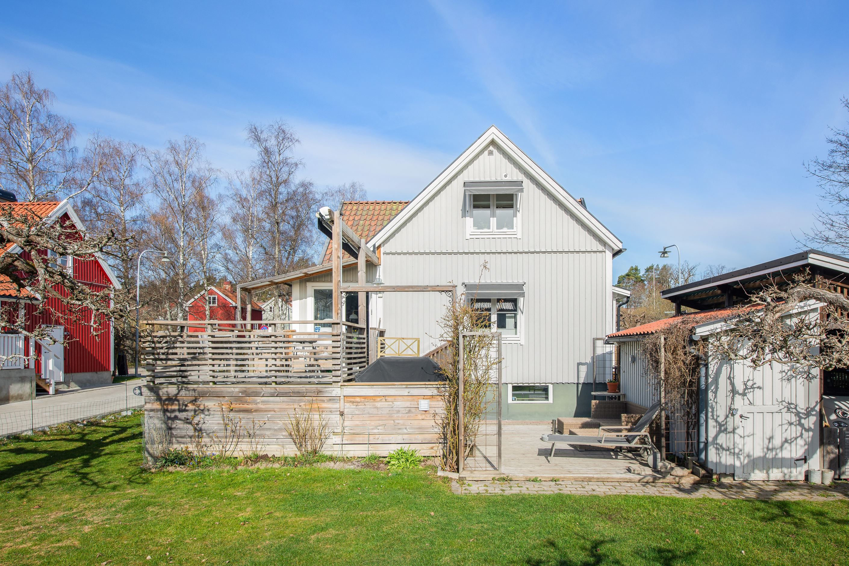 Stor altan med sol hela dagen