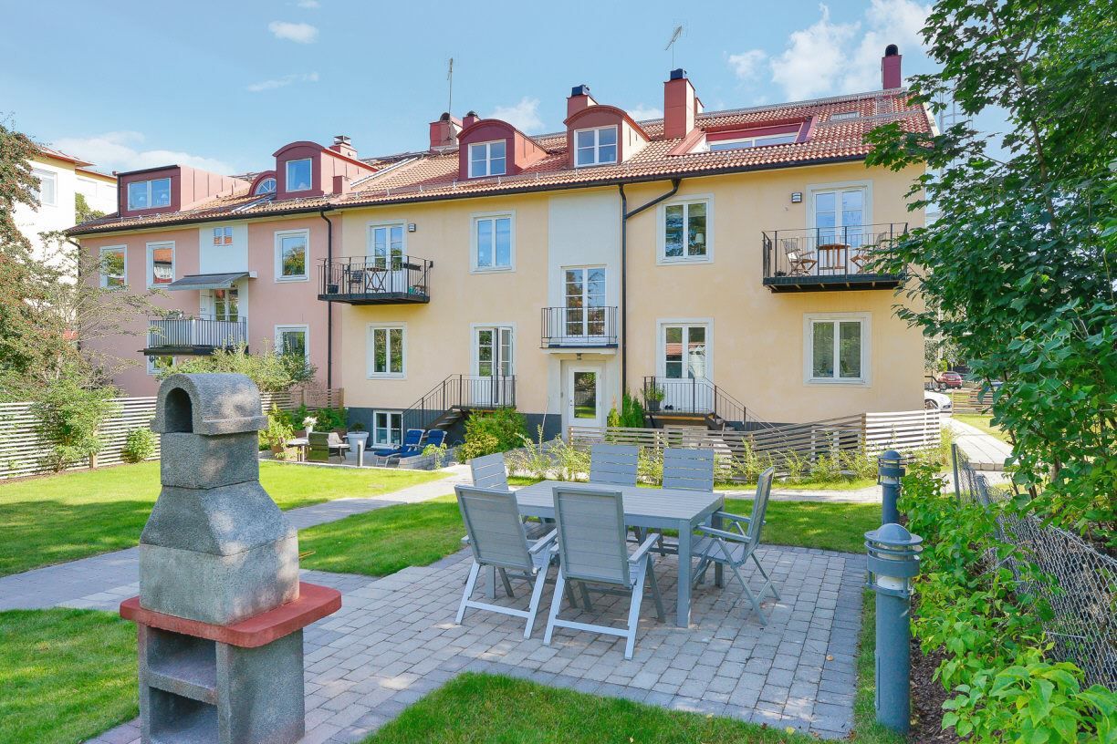 Föreningens gemensamma uteplats med grill