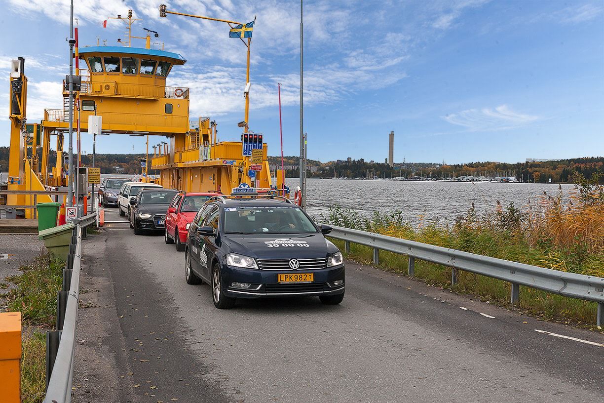 Slagstafärjan vid Jungfrusund tar dig smidigt till söderförort