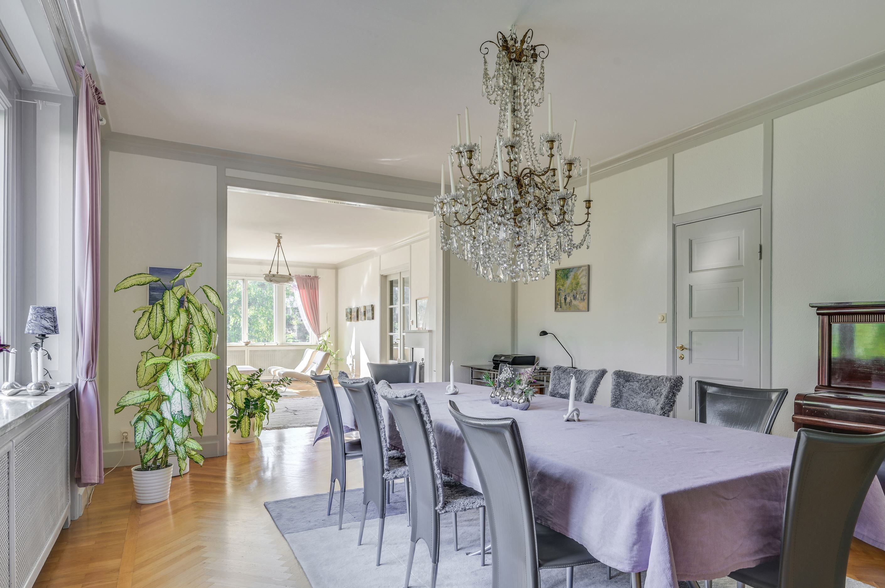 Gott om plats för trivsamma middagar med familj och vänner