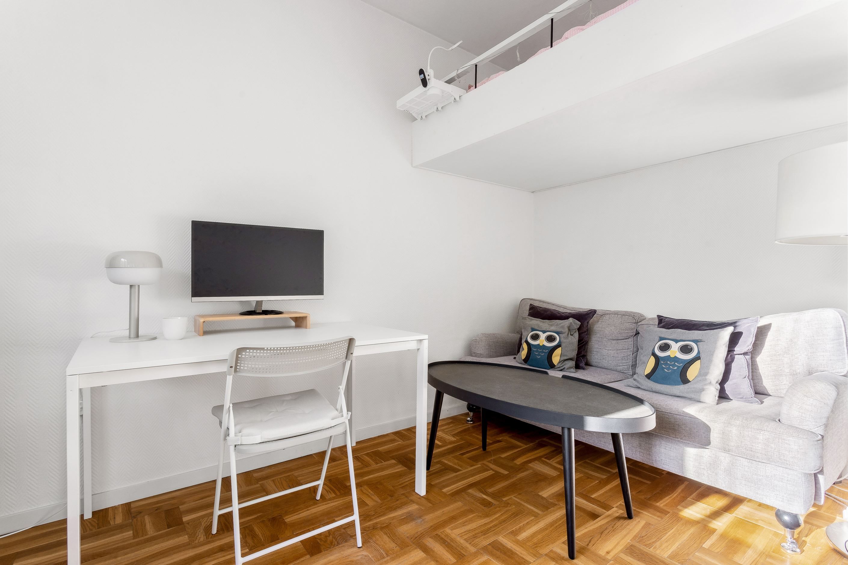 Plats för soffa och hemmakontor